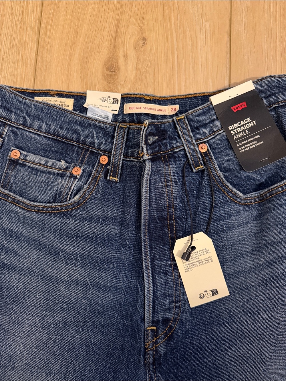 Levi's Ribcage Straight Ankle Jeans - Medium Blue